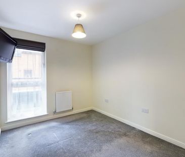 2 bedroom Flat To Let - Photo 5