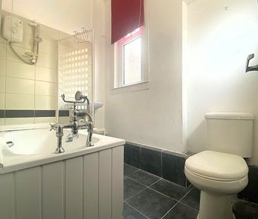 £950 PCM, Spacious Part Furnished One Bedroom Ground Floor Flat wit... - Photo 3