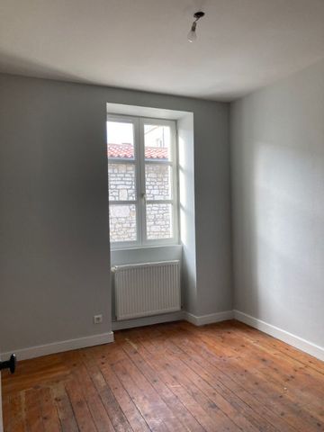 Location maison 3 pièces, 70.00m², Fontenay-le-Comte - Photo 4