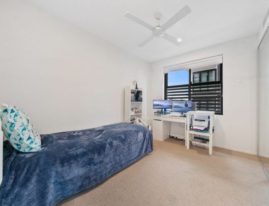Spacious & Modern Unit â Steps to Indooroopilly Shops, CafÃ©s & Transport - Photo 1