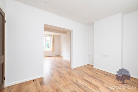 Malling Gardens, Morden, SM4 - Photo 2