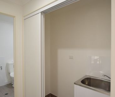 STYLISH TWO-BEDROOM RESIDENCE IN POPULAR ESTATE! - Photo 1