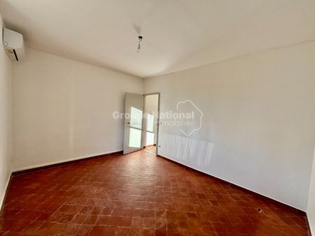 Maison T4 de 86.70 m2 avec terrasse, à Saint Etienne du Grès, - Photo 3