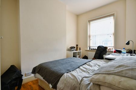 4 Bed Maisonette, Newark Street, E1 - Photo 4