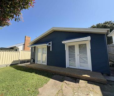 Two bedroom Cottage In Quiet Suburb - Photo 5