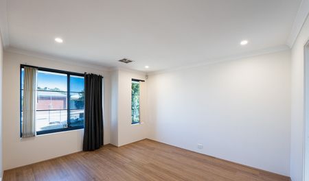 10 Clover Approach, Seville Grove WA 6112 - Photo 2