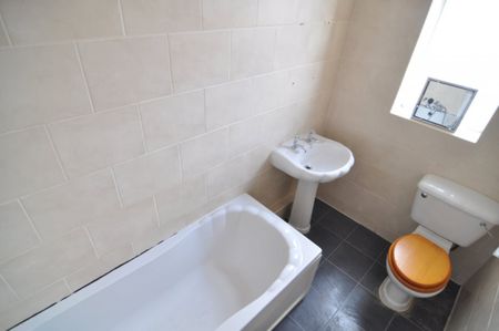 2 bed Terraced - To Let - Photo 5