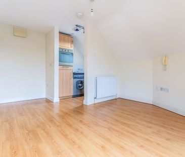 studio to rent Home Farm House, 46 Springfield Road, Horsham, RH12 - Photo 1