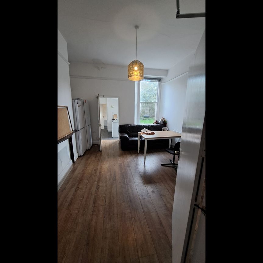 Room in a Shared House, Chesterfield Road, BS6 - Photo 1