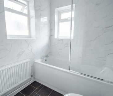 2 bedroom terraced house to rent - Photo 4