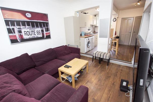 6 bedroom house to rent - Photo 1
