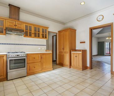 Charming Beachside Family Home in Prime Mentone Location - Photo 4