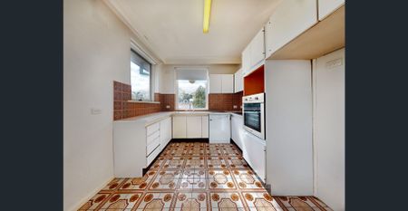 Spacious & Bright 3-Bedroom Apartment - Photo 5