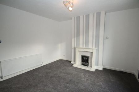 2 bedroom end of terrace house to rent - Photo 3