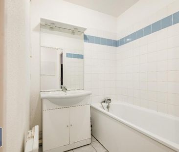 Location Appartement 2 pièces 49m² LOUVROIL 59720 - Photo 3