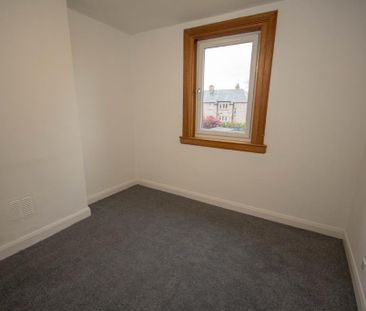 3 bedroom flat to rent - Photo 3