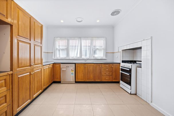 Perfectly Positioned To Public Transport & Stockland Wendouree - Photo 1