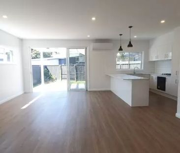 Contemporary Villa - Photo 2