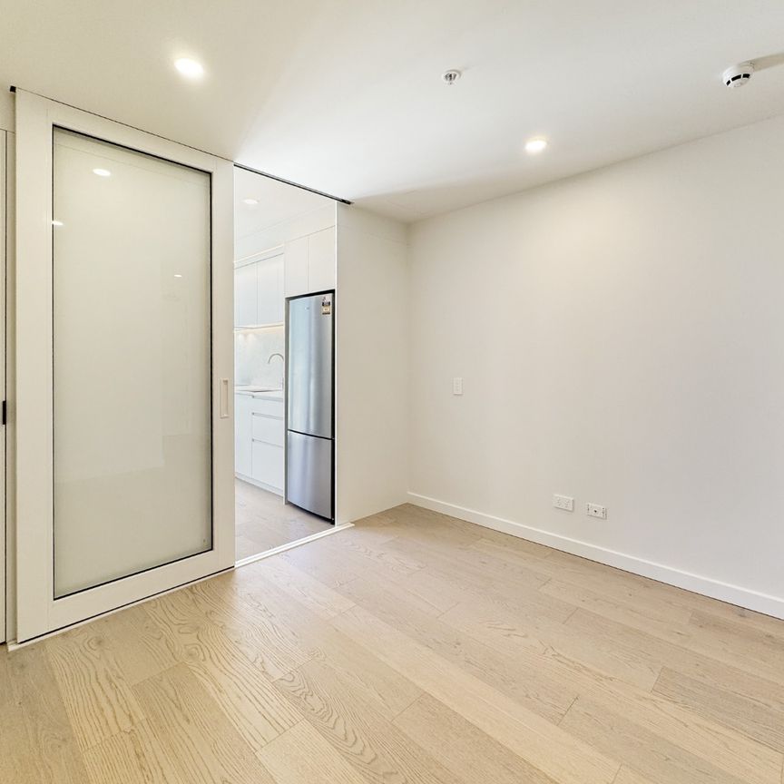 Welcome to apartment 607 in Hyde Lane. - Photo 1