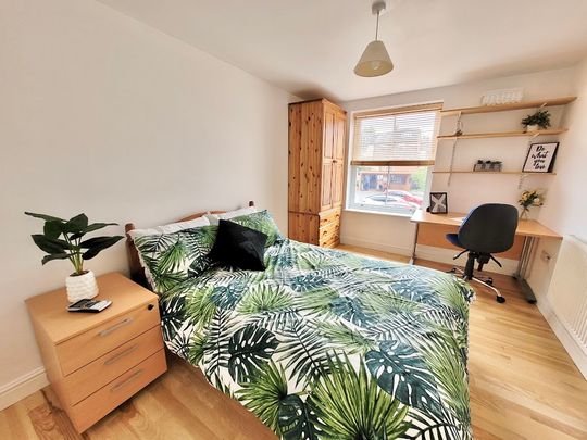 2 Bedrooms, 14 Willowbank Mews Flat 3 – Student Accommodation Coventry - Photo 1