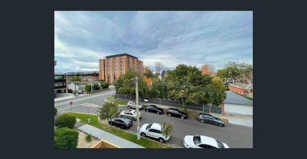Leafy Malvern cute apartment - Photo 1