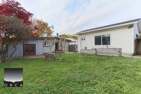 1932 Jones Avenue, North Vancouver (UNFURNISHED) - Photo 3