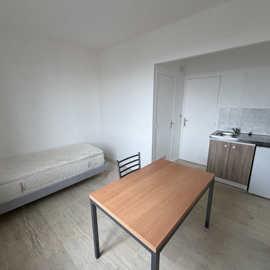STUDIO MEUBLÉ PROCHE DE LA GARE - Photo 1