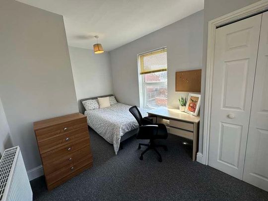 West End // Bed & Bath // Aug, LN1 - Photo 1