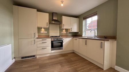 3 bedroom semi-detached house to rent - Photo 5