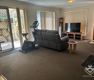 Air-Conditioned Two-Storey Townhouse in Belmont Villas - Photo 1
