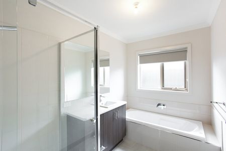 SPACIOUS FOUR BEDROOM HOME LOCATED IN LUCAS - Photo 4