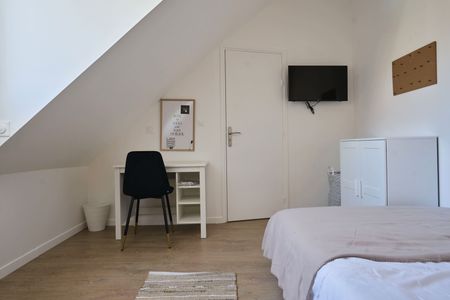 ROUTE DE PARIS Roommate 5 Bedrooms at Amiens - Photo 4