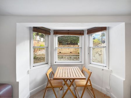 A well-presented and fully furnished one-bedroom garden view apartment set within an attractive period building, ideally located on a desirable residential road. - Photo 4