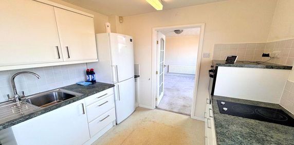 2 bedroom semi-detached bungalow to rent - Photo 2