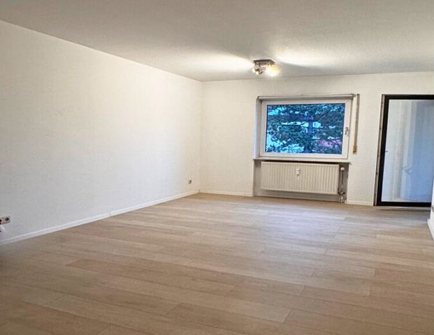 Gepflegte 2-ZKB-Wohnung mit Balkon & Außenstellplatz - Foto 1