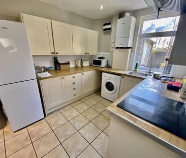 4 bedroom private hall to rent - Photo 3