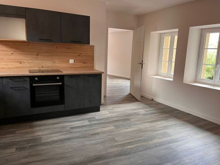 Location Appartement 4 pièces 107m² BRIOUDE 43100 - Photo 4