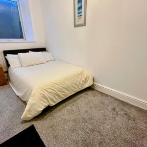 Wellington Road - Photo 2