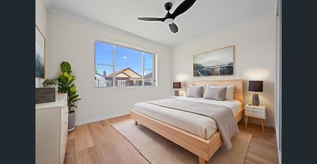 Renovated & Light Filled Three Bedroom Abode - Photo 4