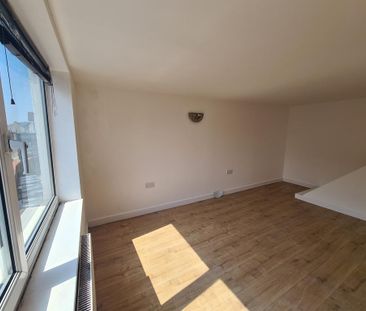 3 bedroom flat to rent - Photo 3