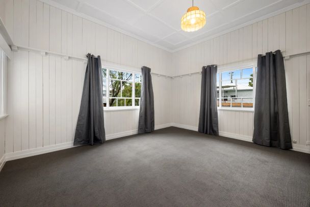 Spacious Character-Filled Apartment in a Peaceful Greenslopes Setting - Photo 1