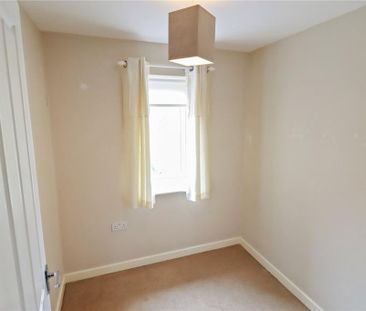 3 bedroom end of terrace house to rent - Photo 4