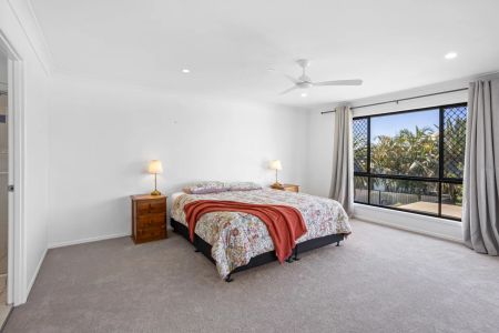 Spacious Double-Storey Family Home in a Quiet Crescent – Room for the Boat, Caravan & More CONTACT JULIE SYKES 0438 050 110 - Photo 4