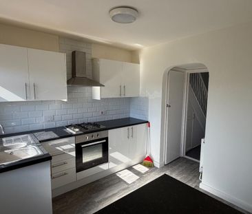 3 bedroom terraced house to rent - Photo 3