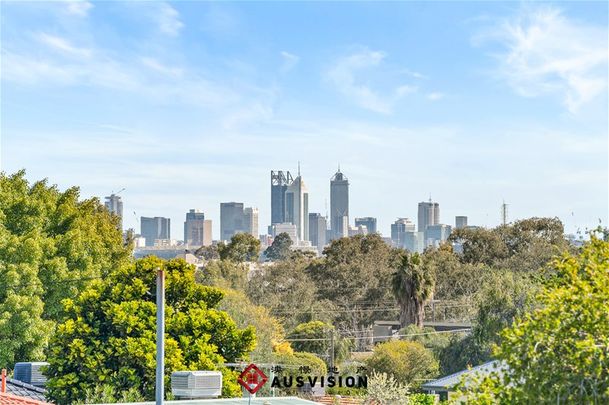 $1000/w Luxurious 2-story Family Home in Belmont - Photo 1