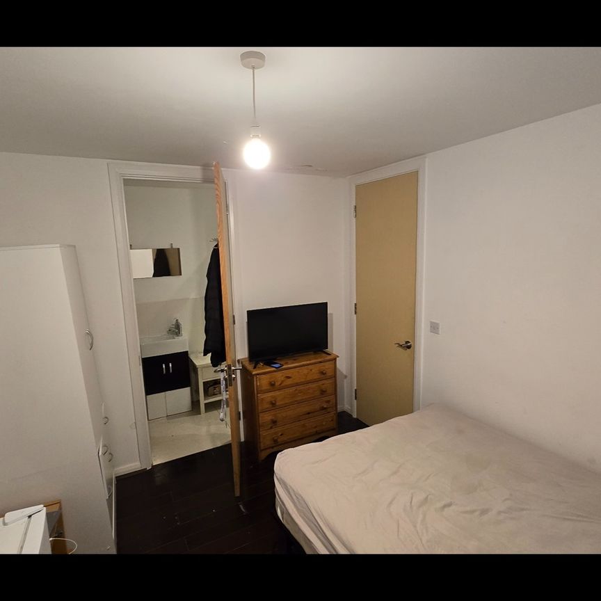 Room in a Shared House, Manchester, M11 - Photo 1