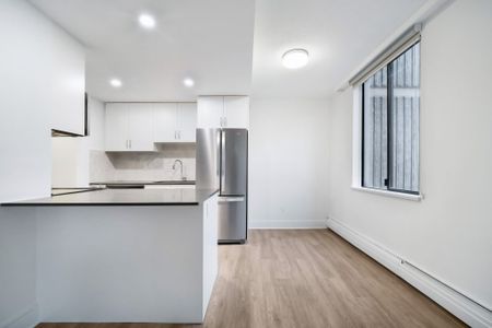 Governor’s Square - Photo 2