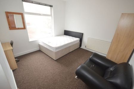 4 Bed - Wilberforce Road, West End, - Photo 3