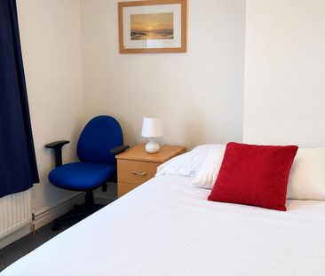 1 bedroom in a house share to rent - Photo 4