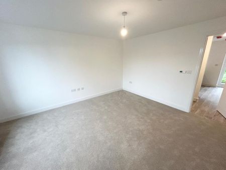 3 bedroom semi-detached house to rent - Photo 3